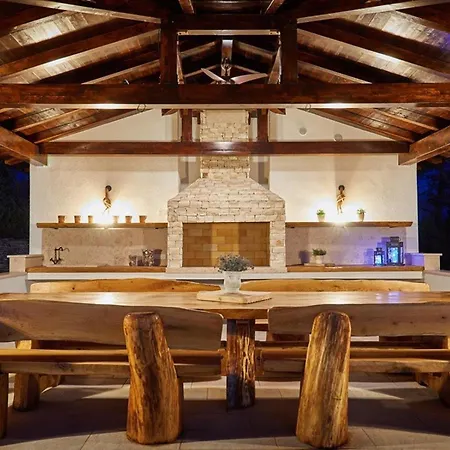 Villa Isabel - Luxury Retreat In Roccafinadamo, 6 Bdr With Pool * Arsita