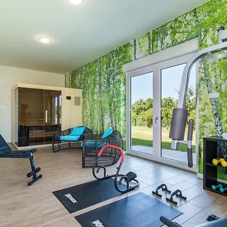 Villa Isabel - Luxury Retreat In Roccafinadamo, 6 Bdr With Pool Apartment