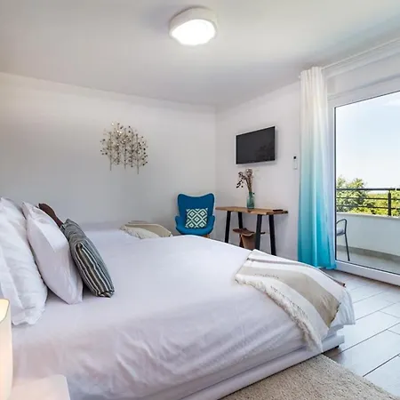 Appartamento Villa Isabel - Luxury Retreat In Roccafinadamo, 6 Bdr With Pool