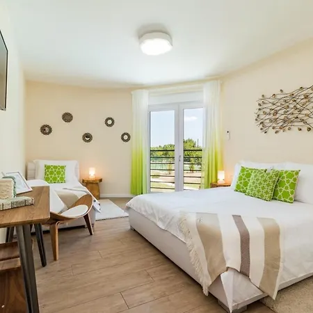 Villa Isabel - Luxury Retreat In Roccafinadamo, 6 Bdr With Pool * Arsita