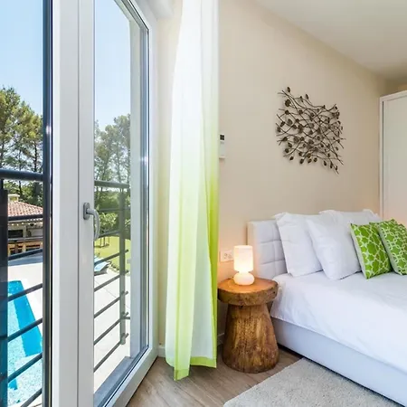 Appartamento Villa Isabel - Luxury Retreat In Roccafinadamo, 6 Bdr With Pool Arsita