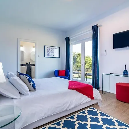 Villa Isabel - Luxury Retreat In Roccafinadamo, 6 Bdr With Pool Apartment *